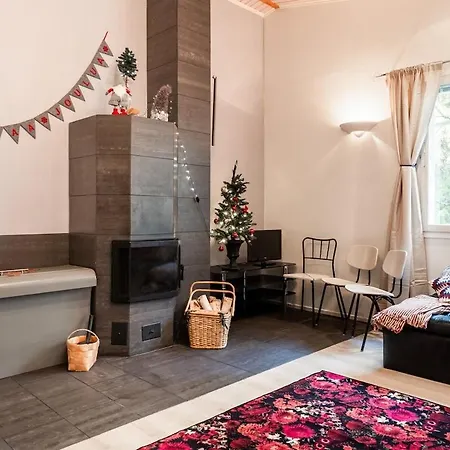 Santa's Closest Neighbor Vila *