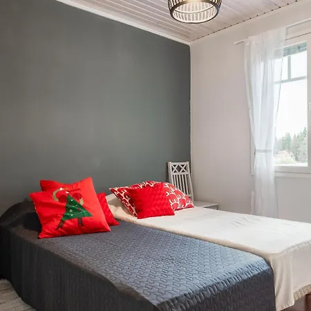 Santa's Closest Neighbor Vila