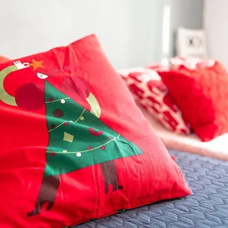 Vila Santa's Closest Neighbor *