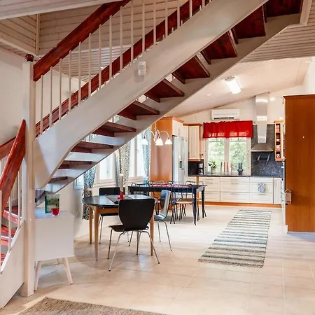 Santa's Closest Neighbor