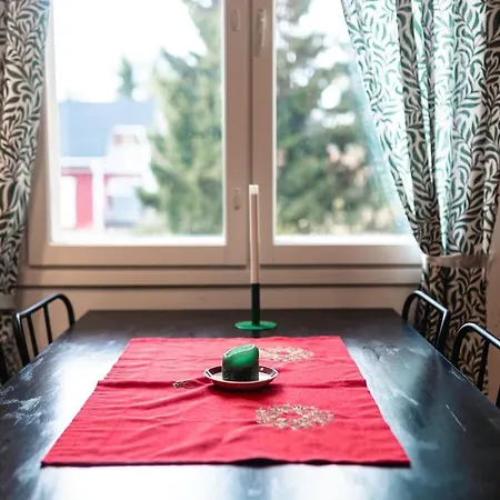 Vila Santa's Closest Neighbor *