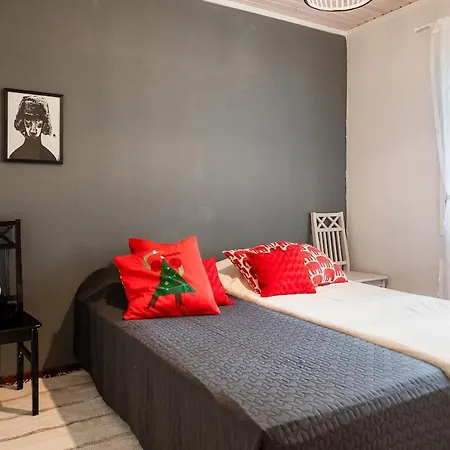 Santa's Closest Neighbor Vila *