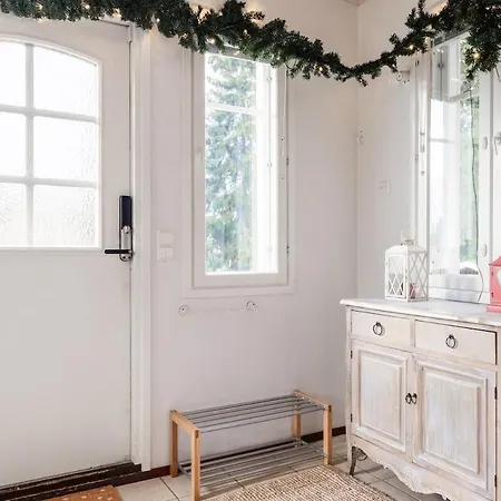 Santa's Closest Neighbor