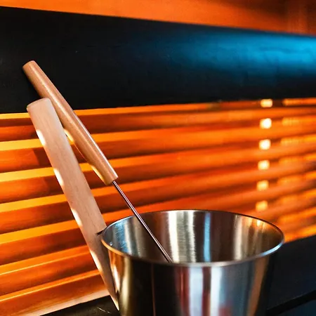 Vila Santa's Closest Neighbor *