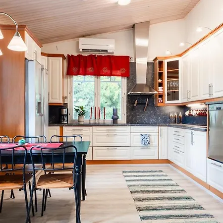 Santa's Closest Neighbor