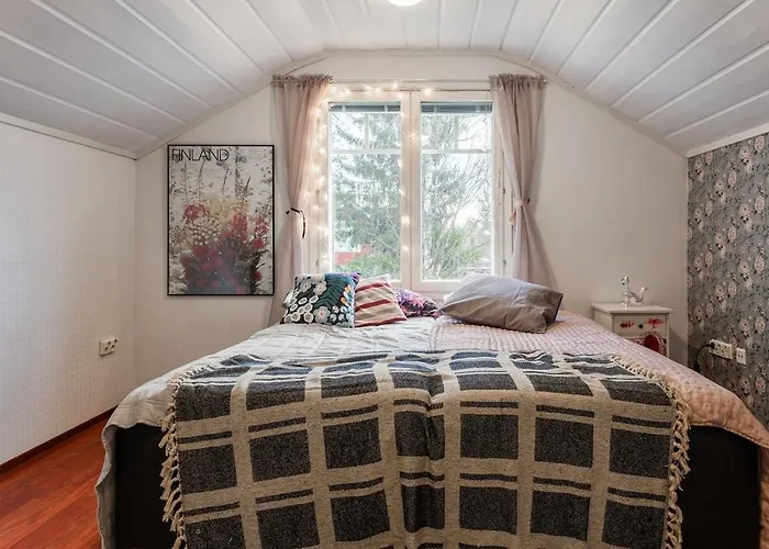 Santa's Closest Neighbor Huvilat *