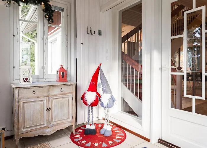 Huvilat Santa's Closest Neighbor *