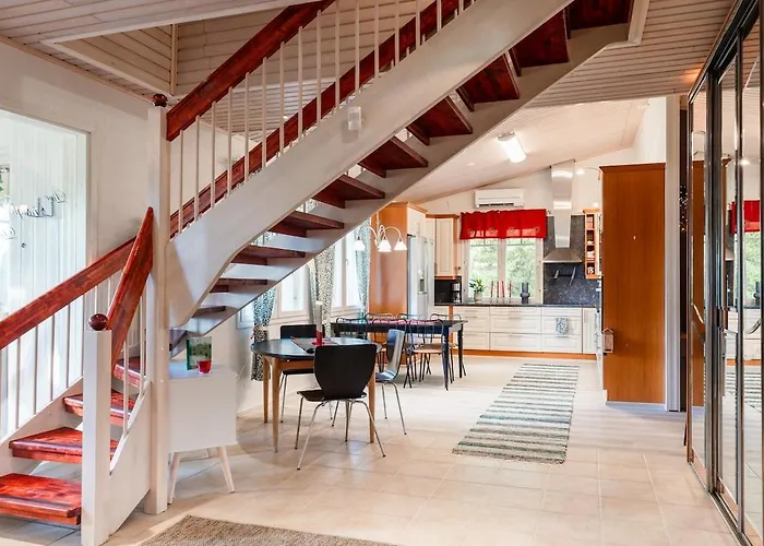 Santa's Closest Neighbor