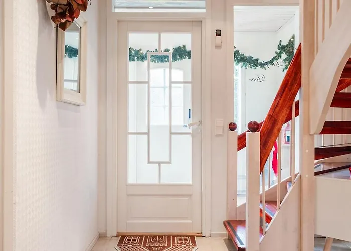 Santa's Closest Neighbor Huvilat *