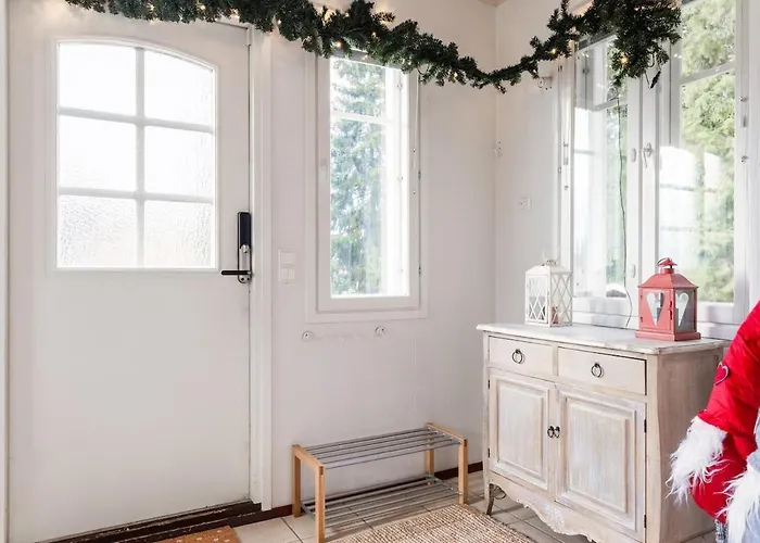 Santa's Closest Neighbor