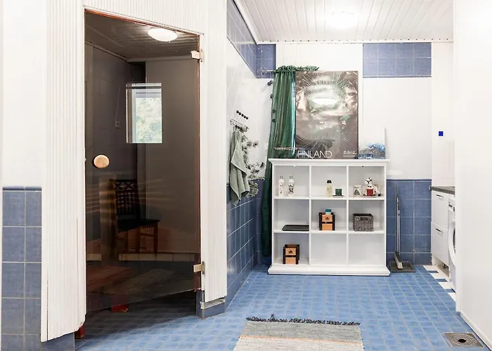 Villa Santa's Closest Neighbor