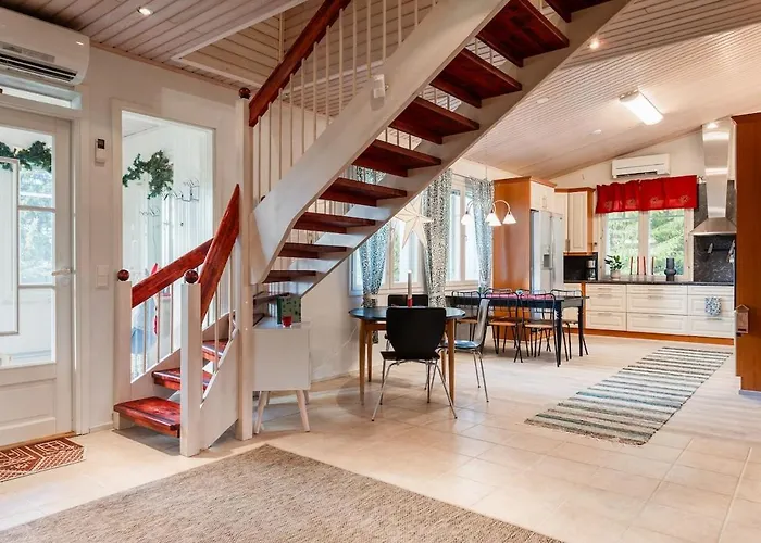 Santa's Closest Neighbor *