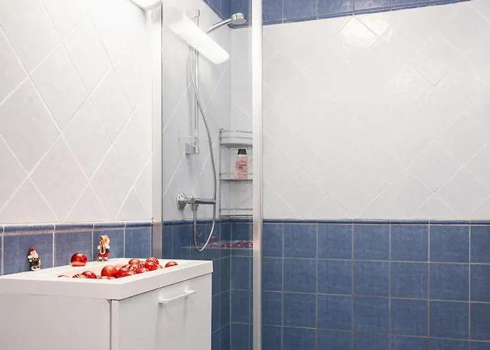 Santa's Closest Neighbor