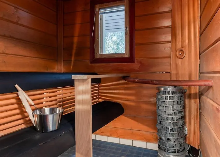 Santa's Closest Neighbor *